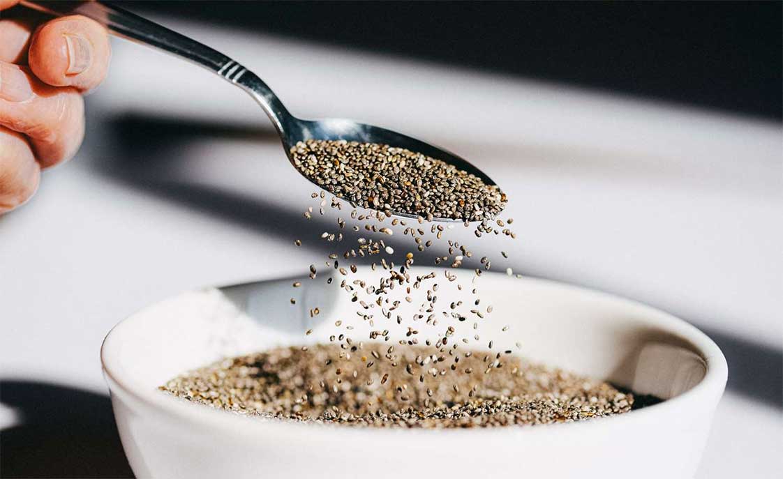 ngâm thử hạt chia để biết chất lượng thực sự